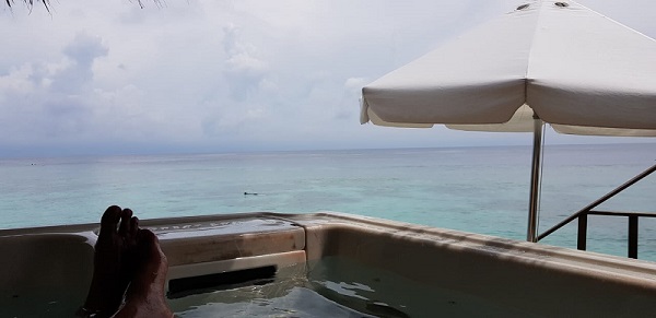 arun-maldives-trip-jacuzzi